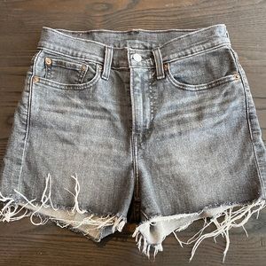 Levi’s high rise women’s shorts size 28W
